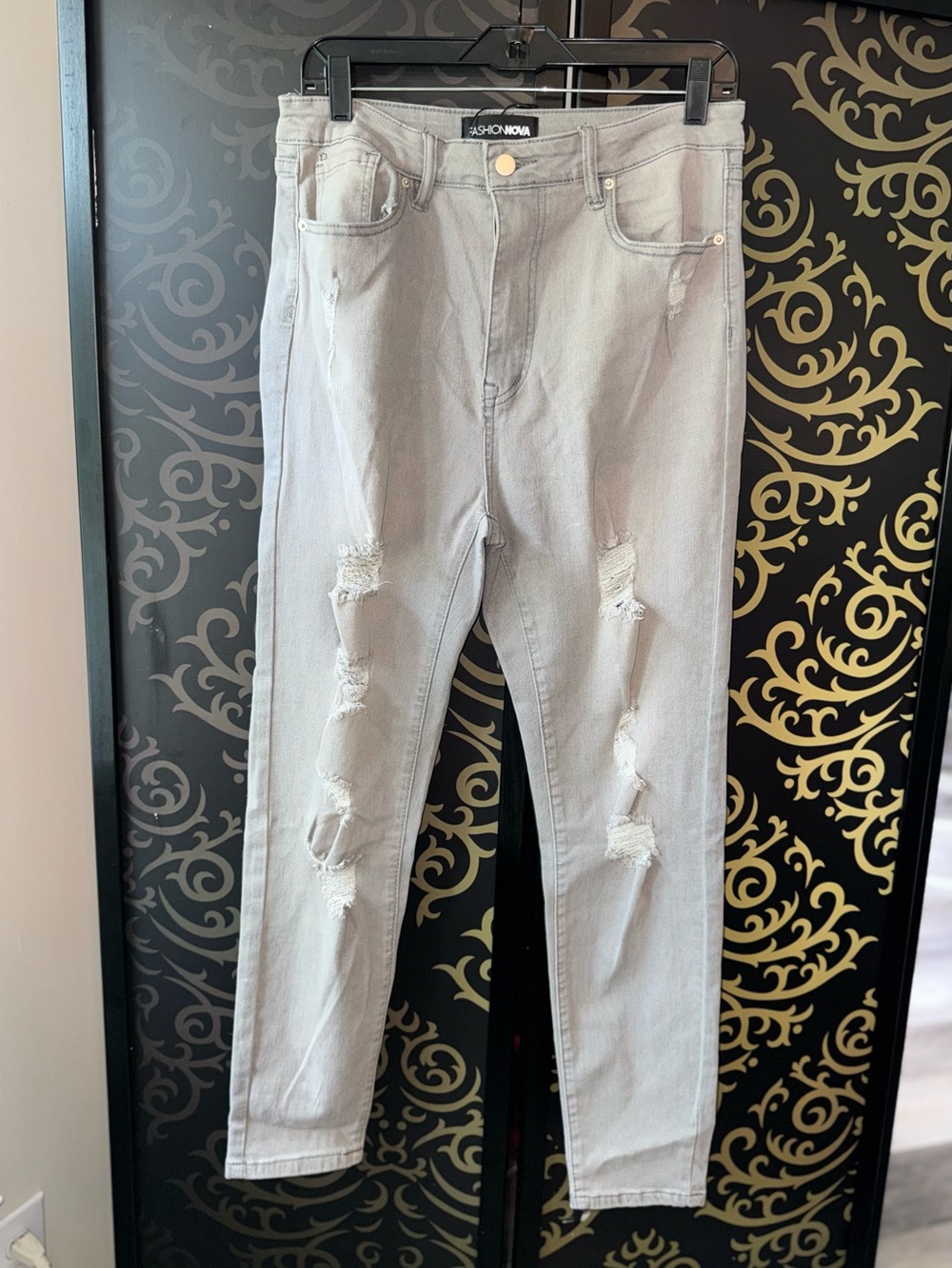Fashion Nova Women's Light Gray Ripped Skinny Jeans